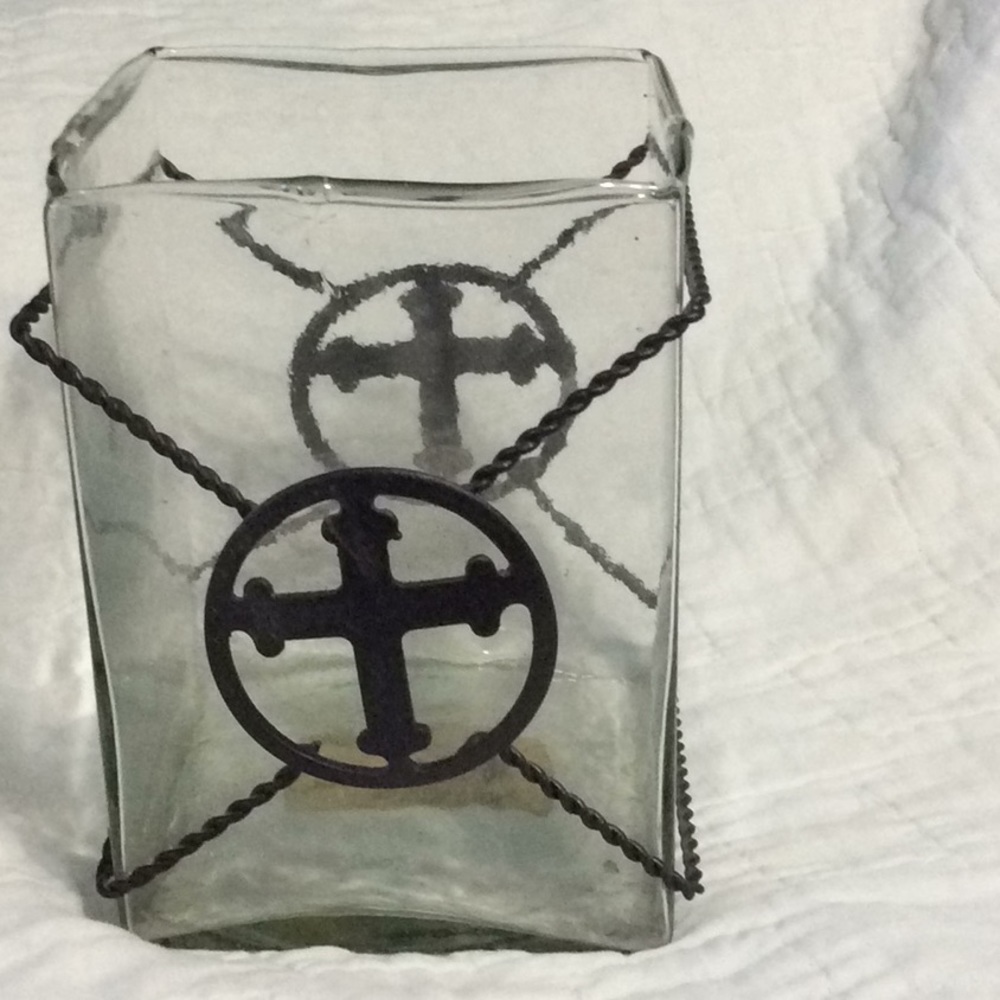 Hand molded glass vase with wire and crosses. H176